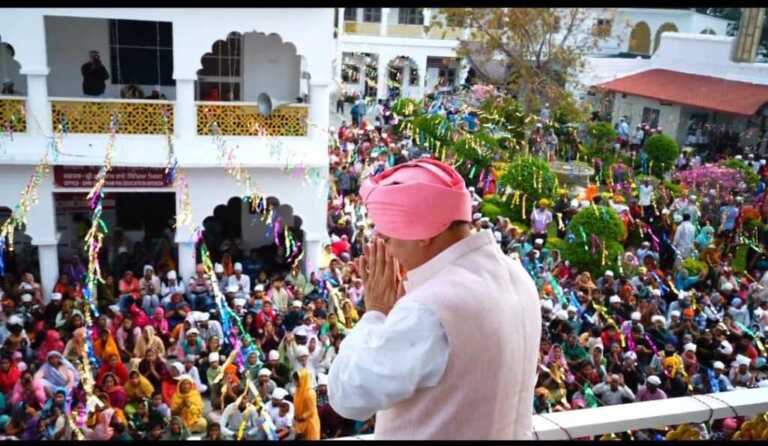 झंडे जी मेला: देशभर से उमड़ी संगत, भव्य यात्रा के साथ दरबार साहिब में लाया गया ध्वजदंड, 19 को होगा आरोहण