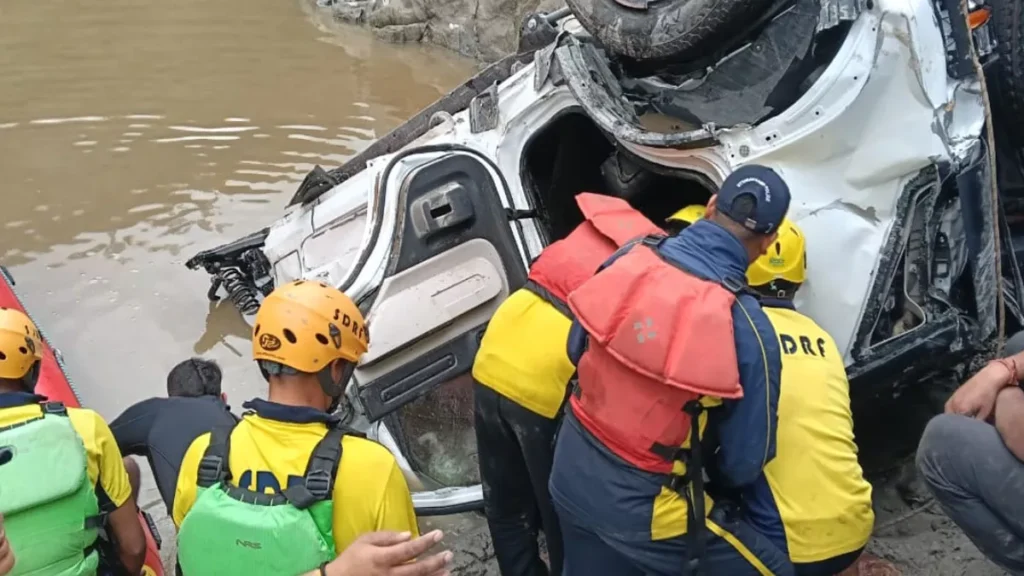 उत्तराखंड के टिहरी में बड़ा हादसा, खाई में गिरी शादी में जा रही थार; एक ही परिवार के पांच लोगों की मौत