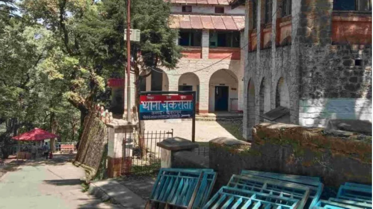 प्राथमिक स्कूल शिक्षक पर दुष्कर्म का केस, दबाव में पीड़िता ने खाया ज़हर