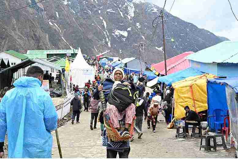 एक महीने में श्री केदारनाथ धाम यात्रा में लगभग 200 करोङ का कारोबार