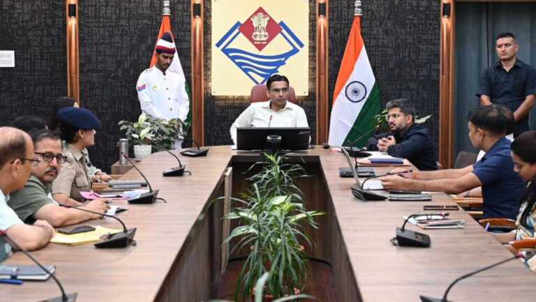 बेटी बचाओ बेटी पढ़ाओं’ योजना से बेटियों को आगे बढ़ाने के किए जाए सभी प्रयास- डीएम