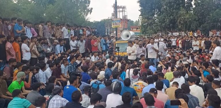 सरकार पर बेरोजगार आंदोलन को कमजोर करने का आरोप, नए संगठन खड़ा करने का दावा