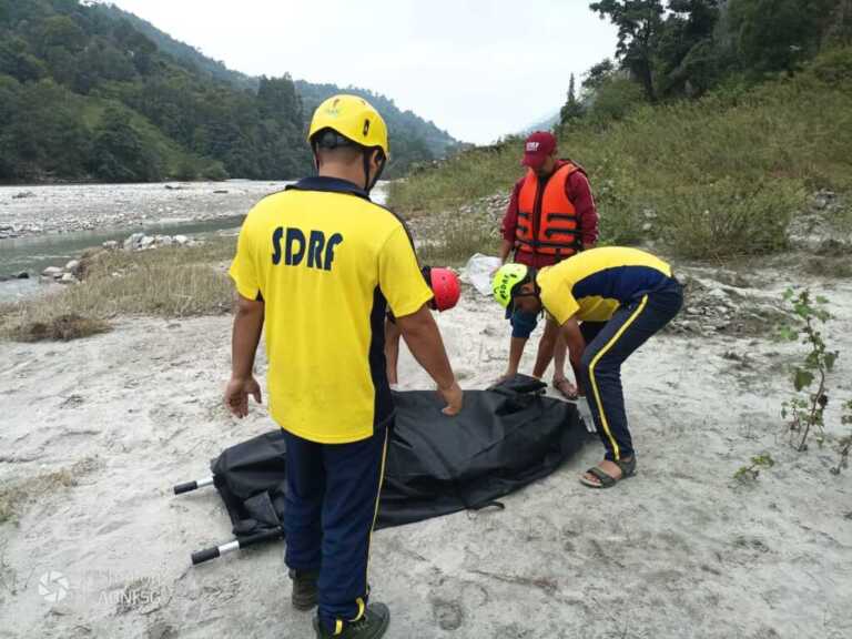 चमोली : चेपडों क्षेत्र में पिंडर नदी से SDRF ने किया अज्ञात शव बरामद