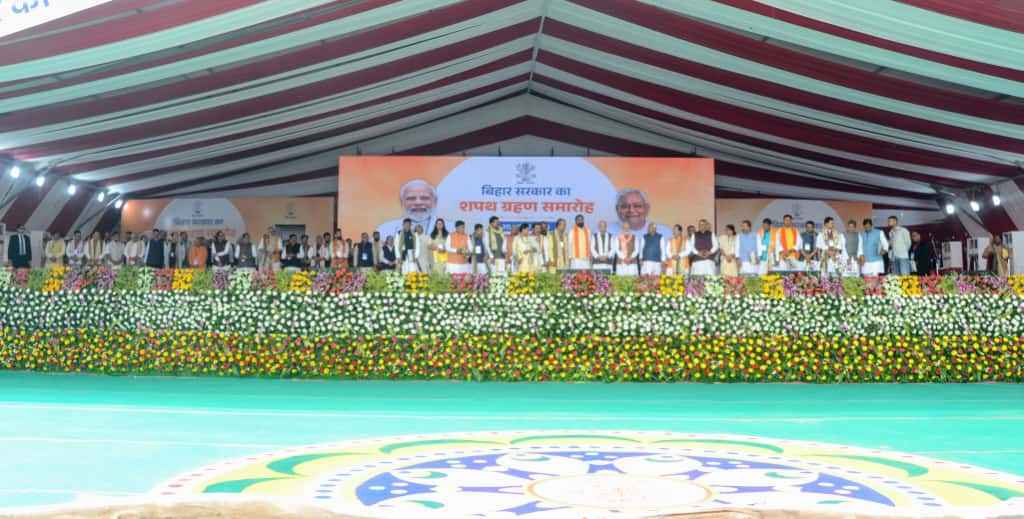 मुख्यमंत्री पुष्कर सिंह धामी पटना (बिहार) में नवनिर्वाचित सरकार के शपथ ग्रहण समारोह में हुए सम्मिलित