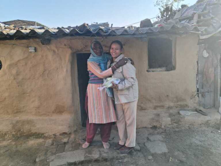 दून पुलिस ने अकेले रह रहे 22 बुजुर्गों का हाल जाना, मदद का भरोसा दिया