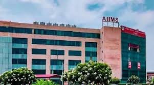 सीएम धामी ने AIIMS ऋषिकेश में मल्टी ऑर्गन ट्रांसप्लांट विभाग स्थापना का अनुरोध किया
