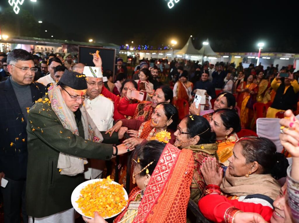 लखनऊ में उत्तरायणी कौथिग में बोले मुख्यमंत्री धामी- संस्कृति, विकास और विरासत के साथ आगे बढ़ रहा उत्तराखंड