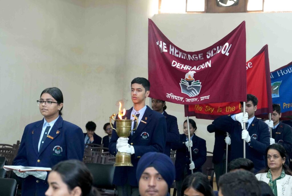 द हैरिटेज स्कूल का 12वीं के छात्रों का समापन समारोह विद्यार्थियों को स्कूल प्रबंधन ने सम्मानित कर दी विदाई