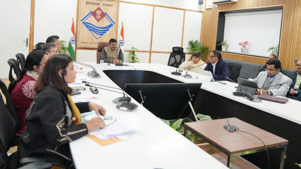 लक्ष्यों के सापेक्ष उपलब्धियों का मूल्यांकन, राजस्व वृद्धि हेतु सुधारात्मक कदमों के निर्देश