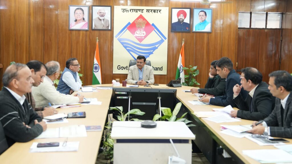 टिहरी झील को ग्लोबल टूरिज़्म डेस्टिनेशन बनाने की तैयारी तेज, मुख्य सचिव आनन्द बर्द्धन ने दिए निर्देश