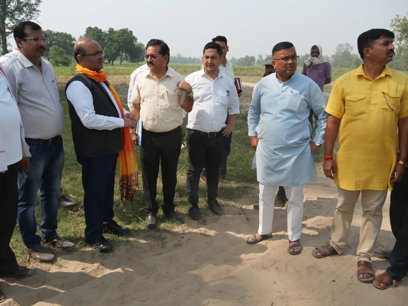 नेपाल सीमा पर बाढ़ सुरक्षा कार्य तेज, सचिव ने किया निरीक्षण